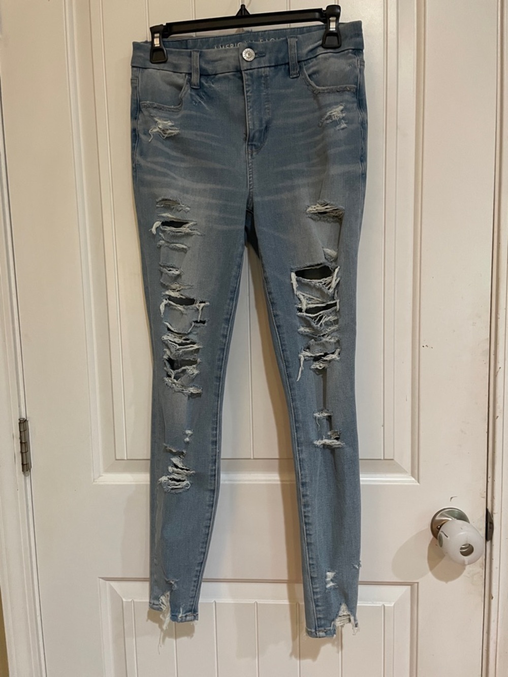 American Eagle Outfitters Light Blue Ripped size 4 Jeans curvy high rise jegging